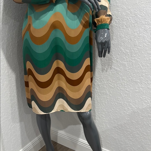 Multicolor Wave Pattern Dress - Picture 3 of 6